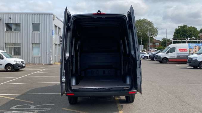 Mercedes-Benz Sprinter 315Cdi L2 Diesel Rwd 3.5t H2 Pro Van 9G-Tronic - Image 13